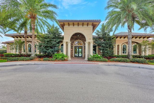 727 SE Boboli Way, Port St. Lucie, FL 34984