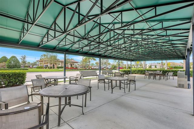 727 SE Boboli Way, Port St. Lucie, FL 34984