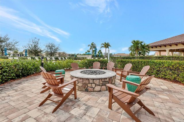 727 SE Boboli Way, Port St. Lucie, FL 34984