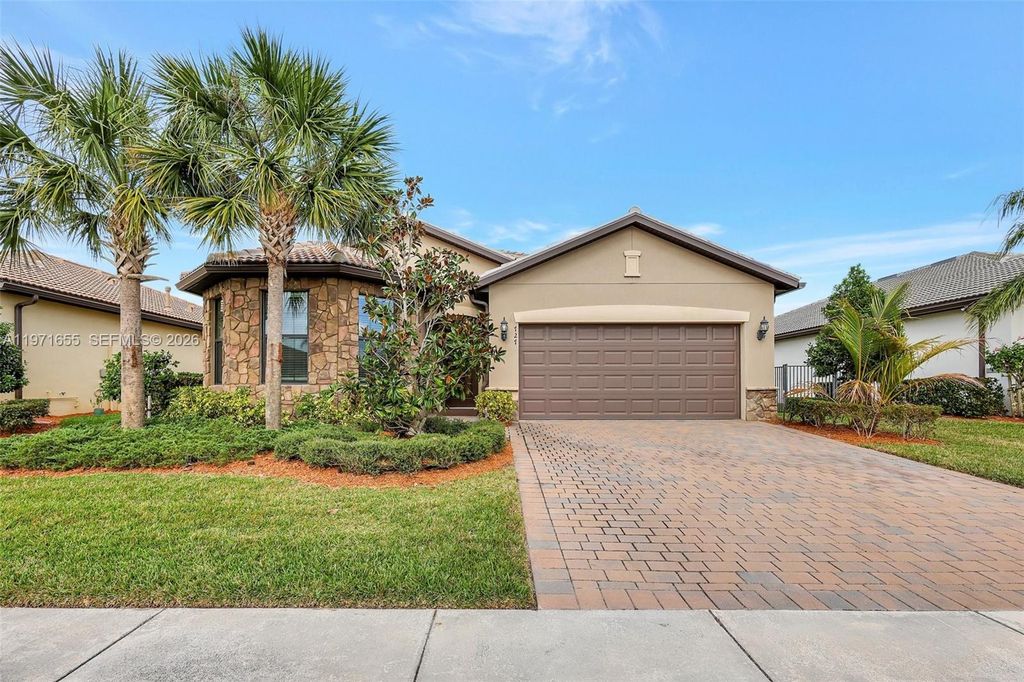 727 SE Boboli Way, Port St. Lucie, FL 34984