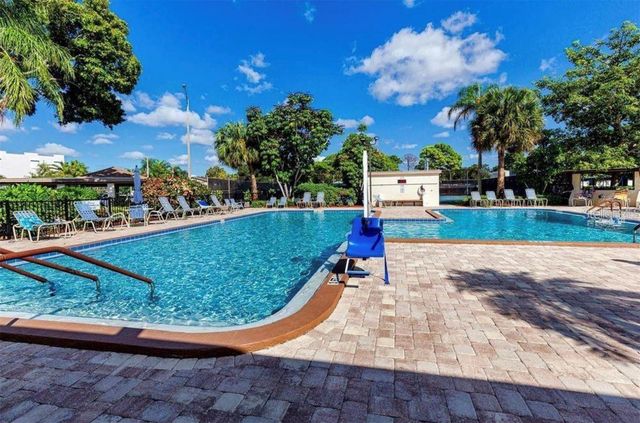 5705 80TH STREET N 105, St Petersburg, FL 33709
