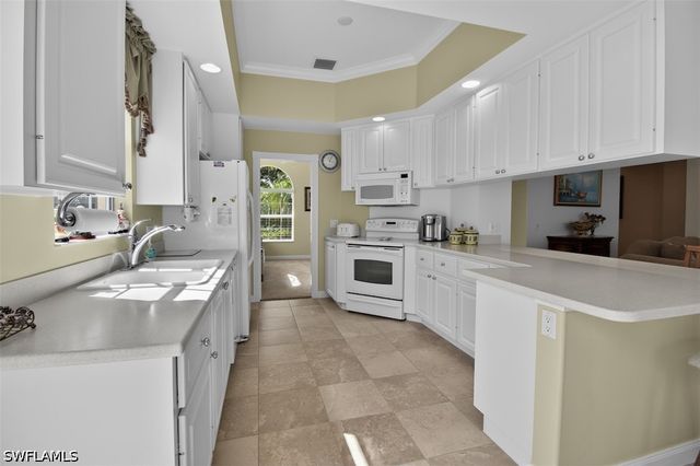 7919 Valentina CT, Naples, FL 34114