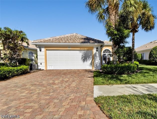 7919 Valentina CT, Naples, FL 34114