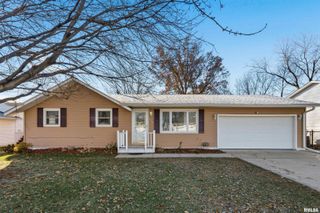 305 W SPRING Street, Eldridge, IA 52748