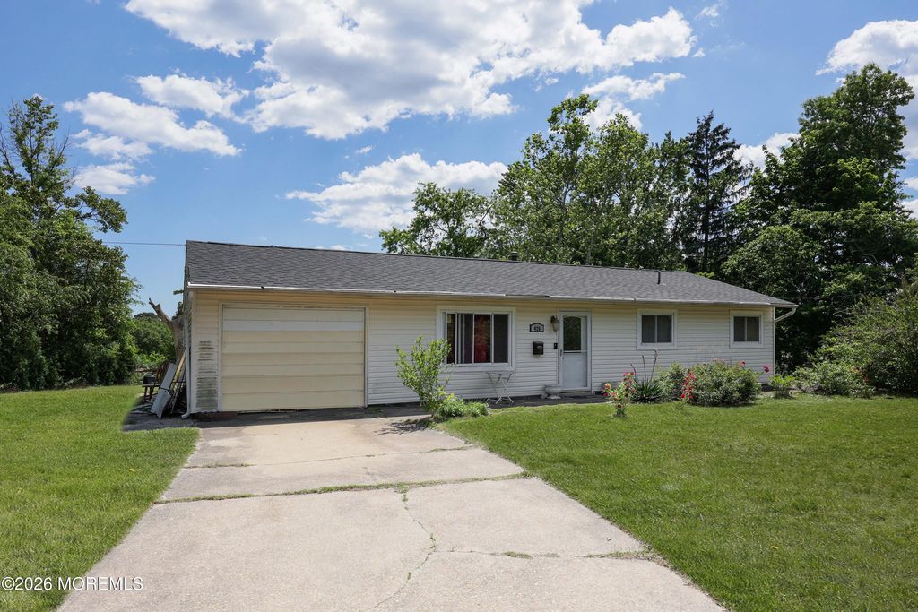 426 Applegate Avenue, Toms River, NJ 08757