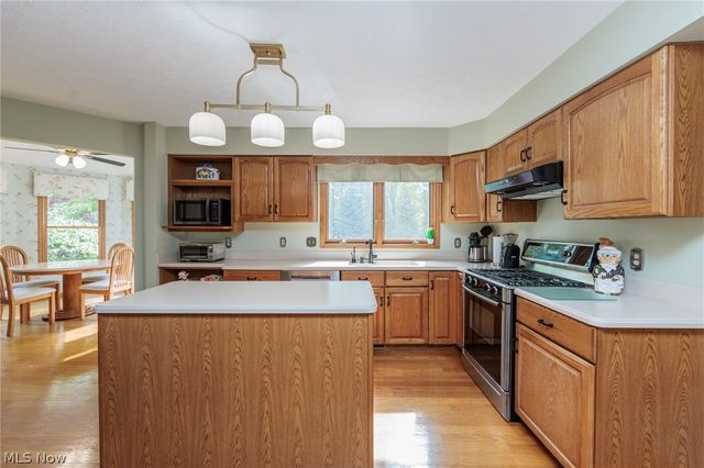 409 Avon Point Avenue, Avon Lake, OH 44012