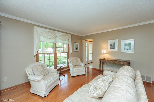 409 Avon Point Avenue, Avon Lake, OH 44012