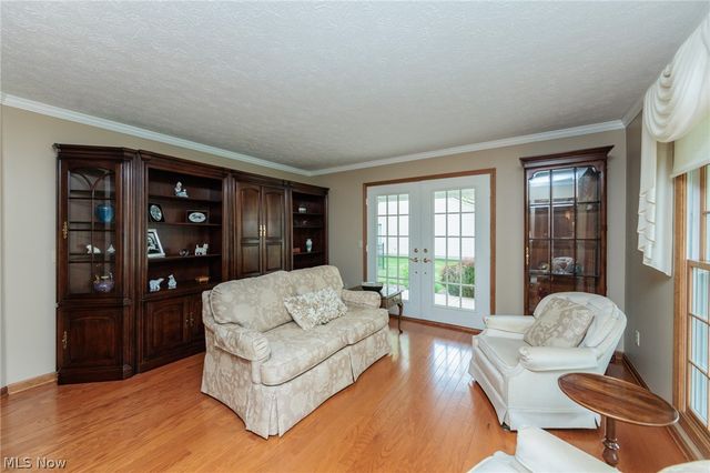 409 Avon Point Avenue, Avon Lake, OH 44012