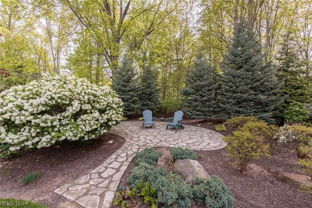 409 Avon Point Avenue, Avon Lake, OH 44012