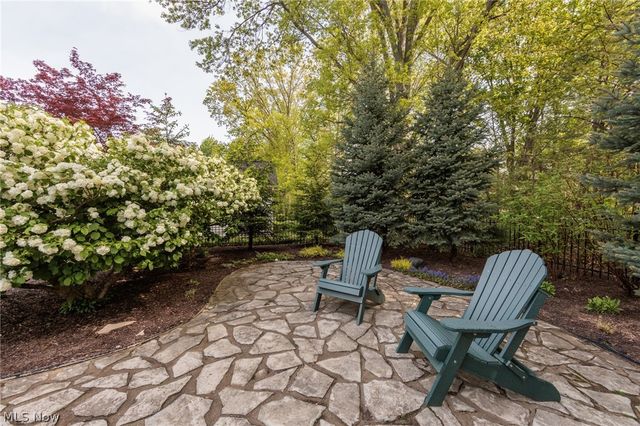 409 Avon Point Avenue, Avon Lake, OH 44012