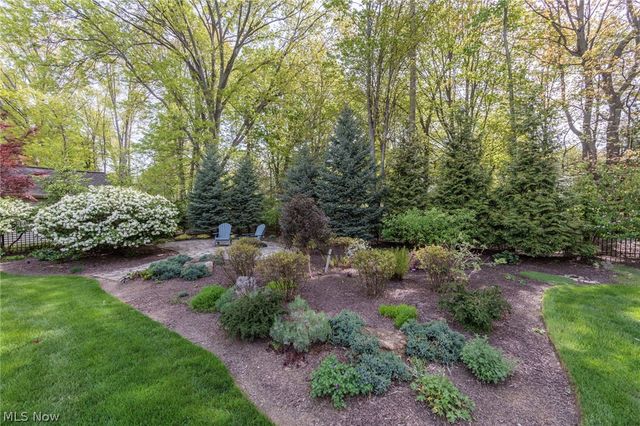 409 Avon Point Avenue, Avon Lake, OH 44012