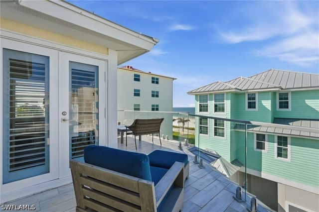 260 Key West CT, Fort Myers Beach, FL 33931