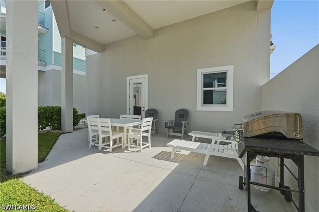 260 Key West CT, Fort Myers Beach, FL 33931
