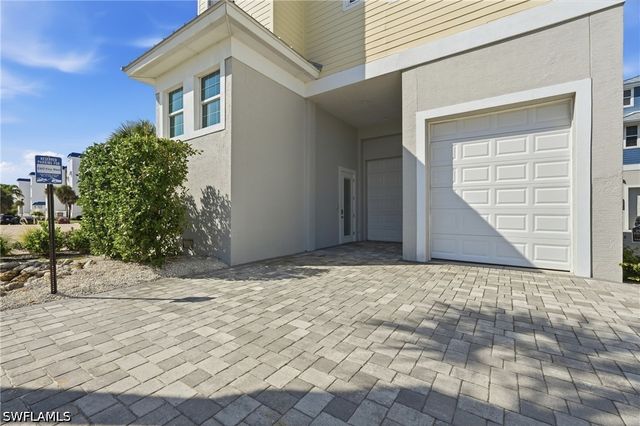 260 Key West CT, Fort Myers Beach, FL 33931