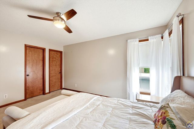 5646 SW 35th TER, Topeka, KS 66614