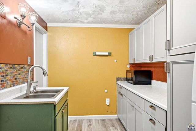5646 SW 35th TER, Topeka, KS 66614