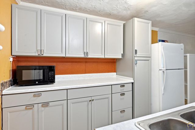 5646 SW 35th TER, Topeka, KS 66614