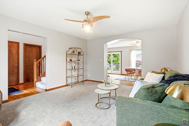 5646 SW 35th TER, Topeka, KS 66614