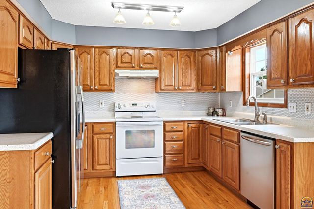 5646 SW 35th TER, Topeka, KS 66614