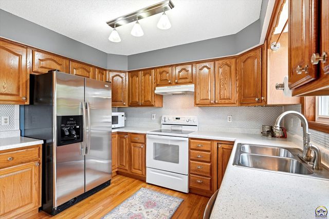 5646 SW 35th TER, Topeka, KS 66614