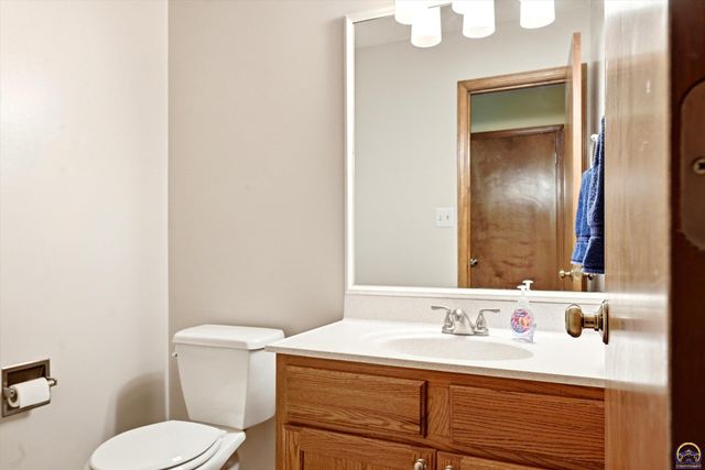 5646 SW 35th TER, Topeka, KS 66614