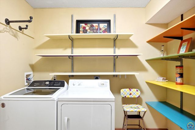 5646 SW 35th TER, Topeka, KS 66614
