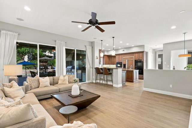 1808 Swan Falls Ln, Roseville, CA 95661