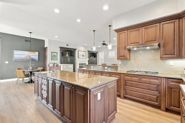 1808 Swan Falls Ln, Roseville, CA 95661