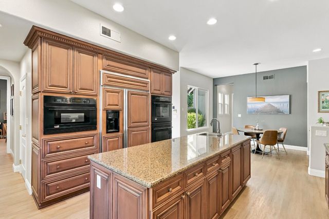 1808 Swan Falls Ln, Roseville, CA 95661