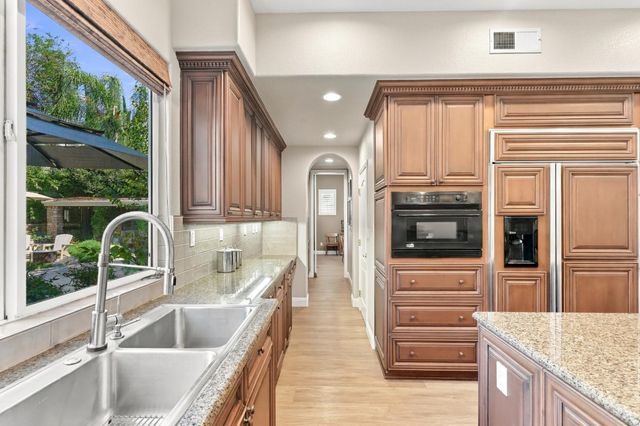 1808 Swan Falls Ln, Roseville, CA 95661