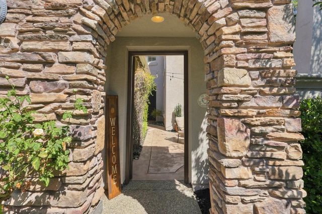 1808 Swan Falls Ln, Roseville, CA 95661