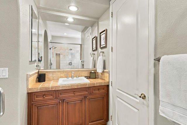 1808 Swan Falls Ln, Roseville, CA 95661