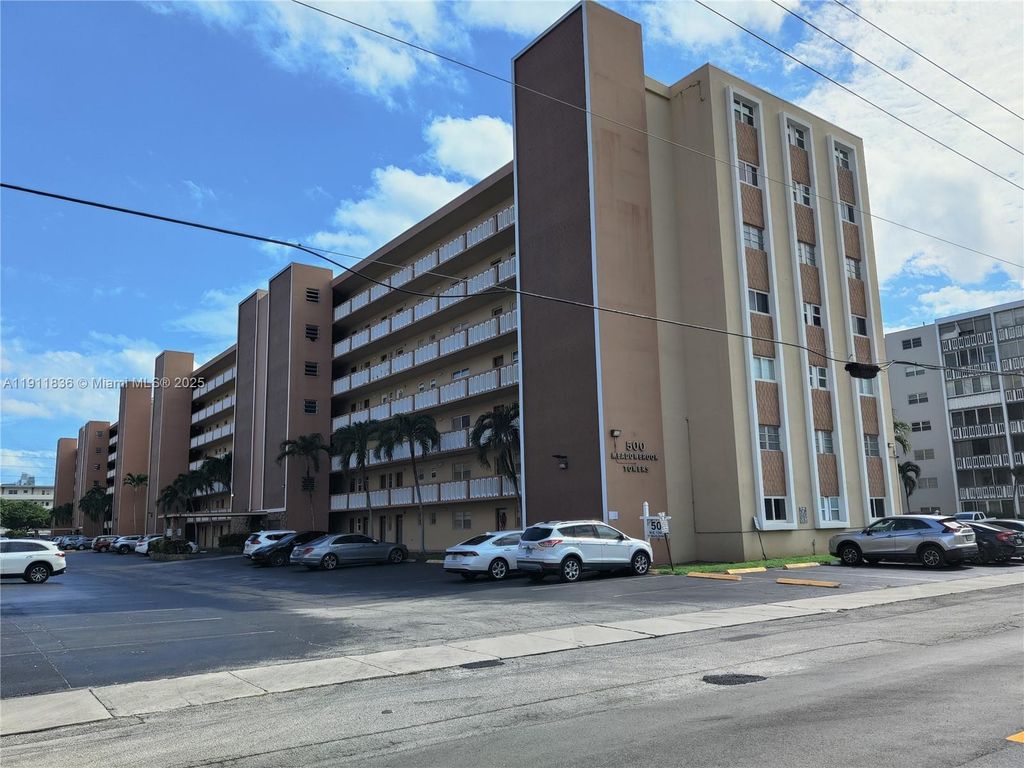 500 NE 12th Ave 102, Hallandale Beach, FL 33009