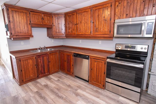 865 S Barre Rd, Barre, MA 01005