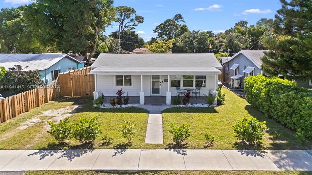 1464 NE 24th St, Wilton Manors, FL 33305