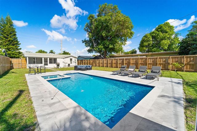 1464 NE 24th St, Wilton Manors, FL 33305