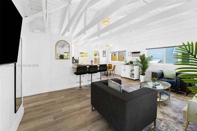 1464 NE 24th St, Wilton Manors, FL 33305