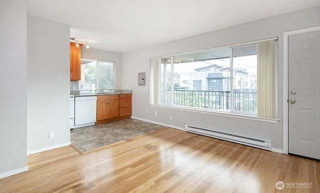 717 3rd Avenue N, Seattle, WA 98109