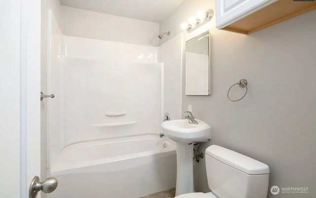 717 3rd Avenue N, Seattle, WA 98109