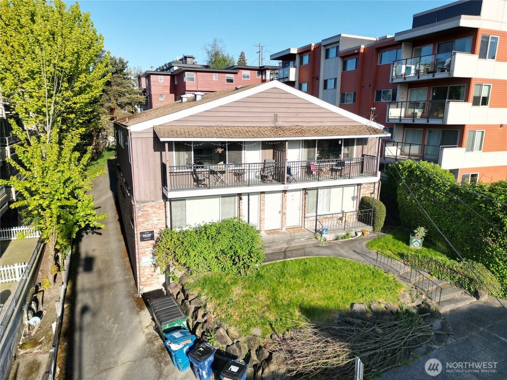 717 3rd Avenue N, Seattle, WA 98109