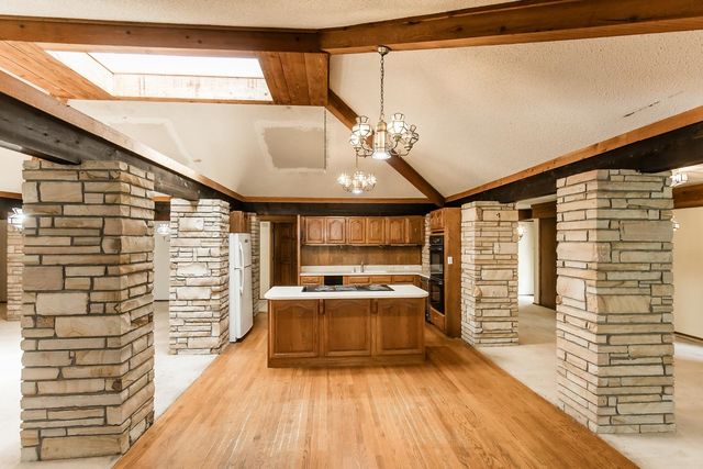 19031 SW Tawakoni Rd, Douglass, KS 67039