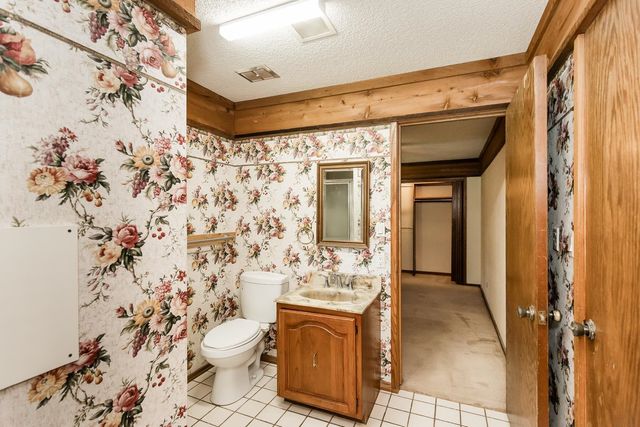 19031 SW Tawakoni Rd, Douglass, KS 67039