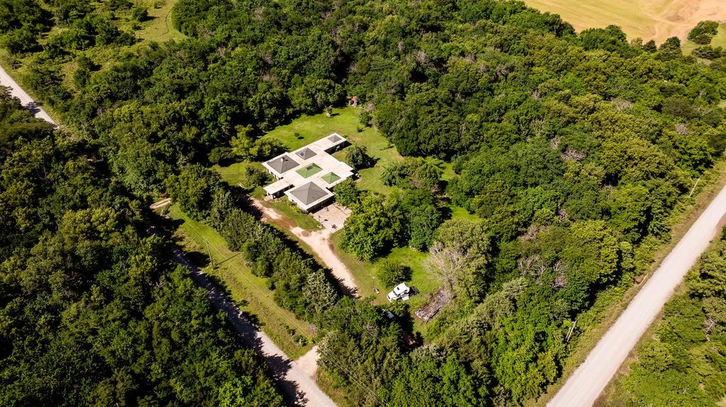 19031 SW Tawakoni Rd, Douglass, KS 67039