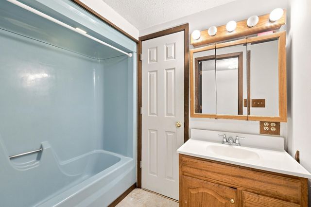5432 Bryant Avenue N, Brooklyn Center, MN 55430