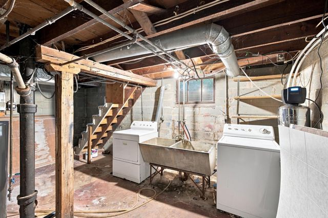 5432 Bryant Avenue N, Brooklyn Center, MN 55430