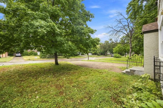 5432 Bryant Avenue N, Brooklyn Center, MN 55430