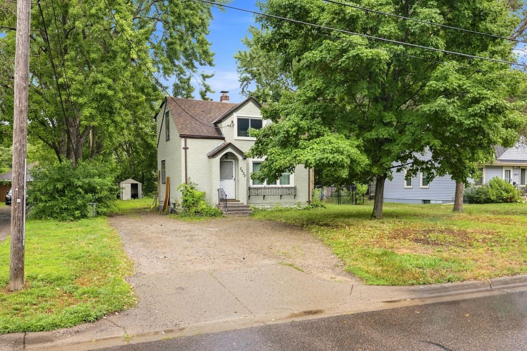 5432 Bryant Avenue N, Brooklyn Center, MN 55430