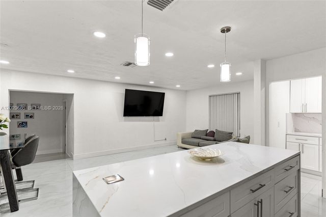 4700 NW 1st Ct, Plantation, FL 33317