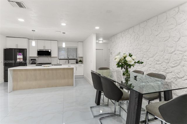 4700 NW 1st Ct, Plantation, FL 33317