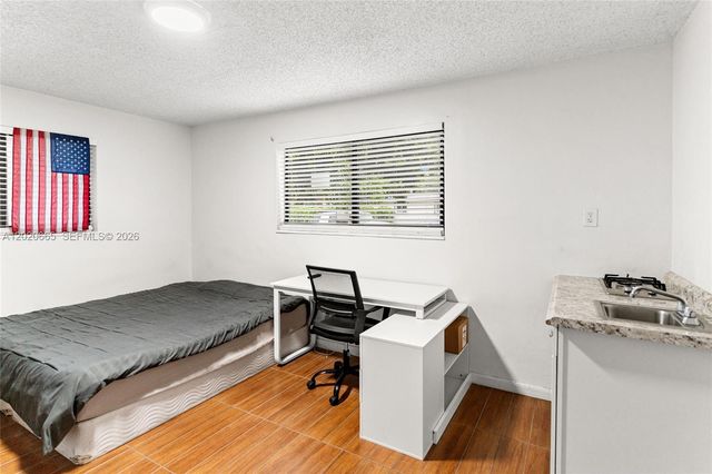 4700 NW 1st Ct, Plantation, FL 33317